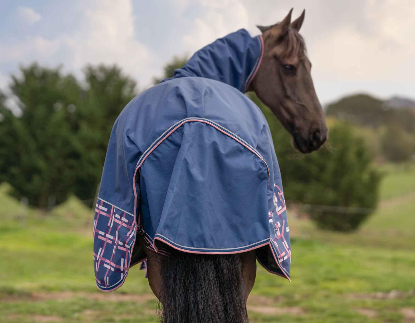 Caribu Alpine Gusset XL Detach-a-Neck Horse Rug 100g Navy Check